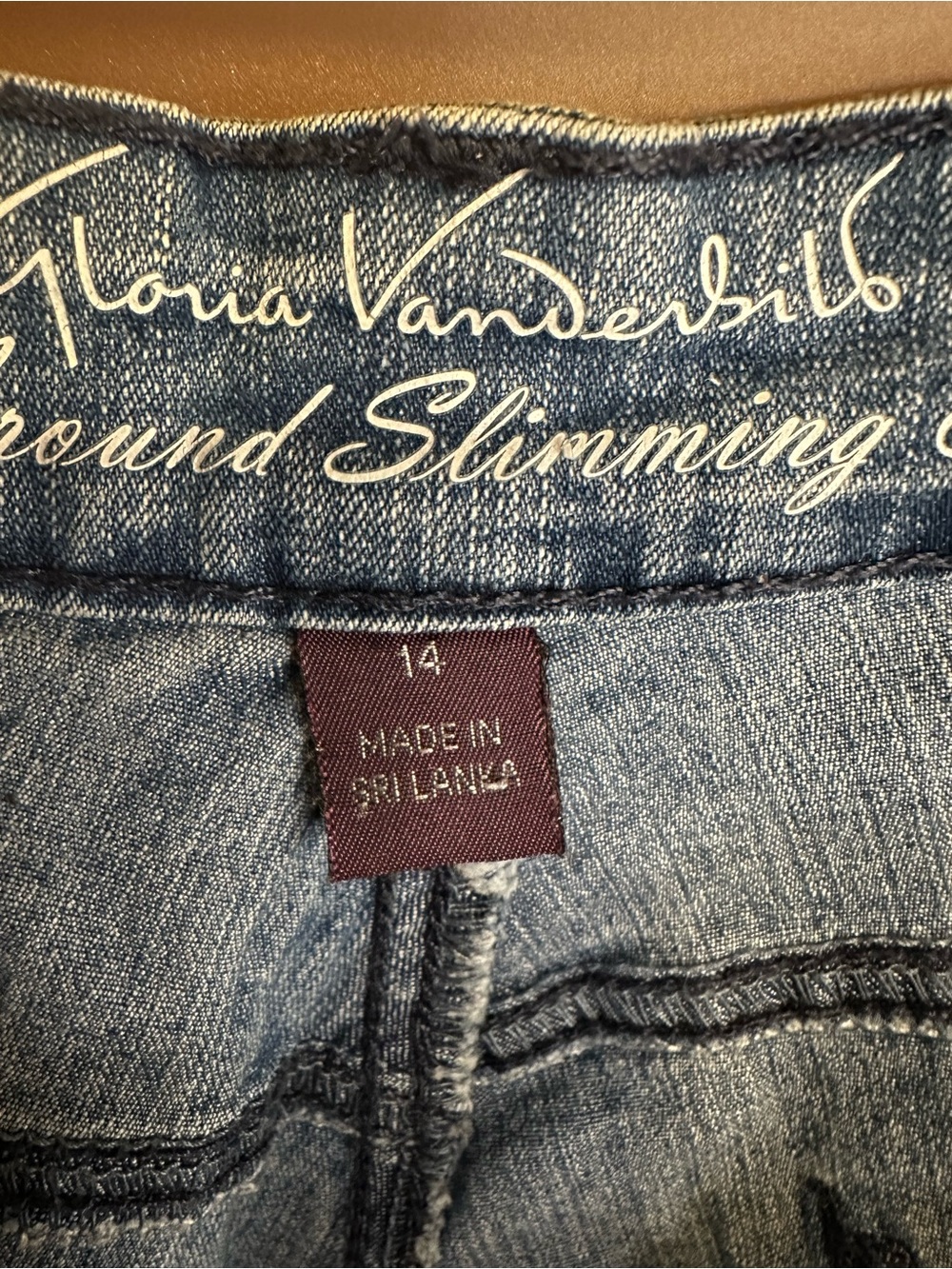 Gloria Vanderbilt women’s Denim Bermuda Shorts - Medium Blue Wash sz.14 - Picture 7 of 10